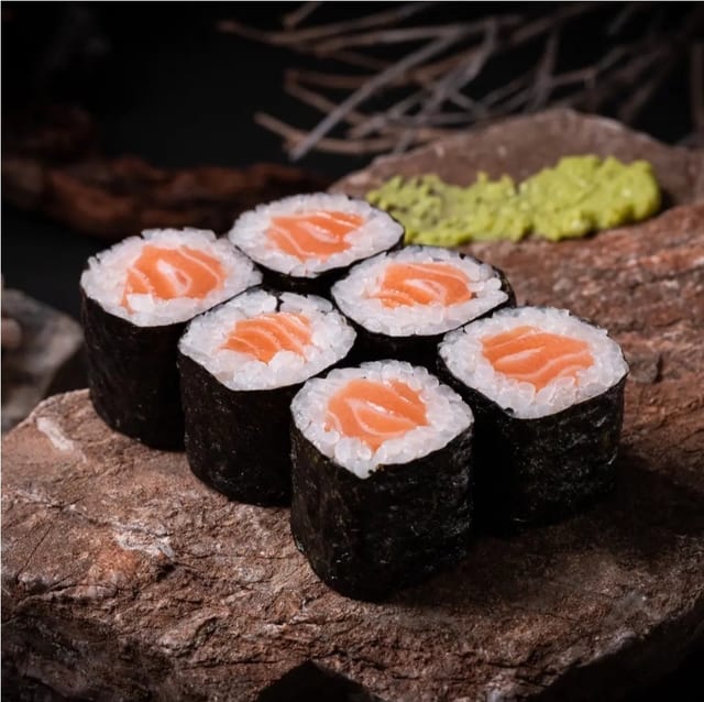 Salmon Roll.