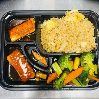 Hibachi Salmon Lunch